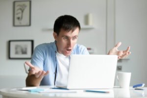Pourquoi mon ordinateur redémarre-t-il aléatoirement pendant que je l’utilise ?